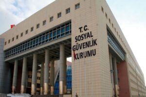 Sosyal Güvenlik Kurumu (SGK) Başkanı Kürşad Arat, emeklilikte yaşa takılanlar