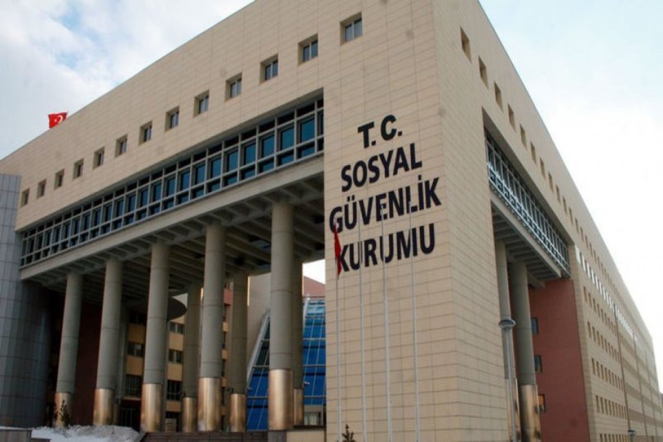 Sosyal Güvenlik Kurumu (SGK) Başkanı Kürşad Arat, emeklilikte yaşa takılanlar