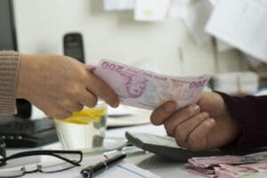 Asgari &uuml;cretle ilgili &ouml;nemli bir a&ccedil;ıklama geldi. Sosyal G&uuml;venlik Uzmanı