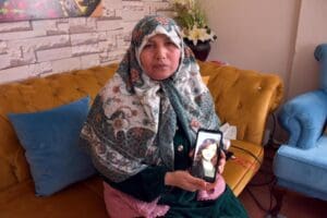 İZMİR'de yaşayan Cemre &Ccedil;elik, kızı Sibel &Ccedil;elik'i (24) bı&ccedil;aklayarak &ouml;ld&uuml;r&uuml;p,