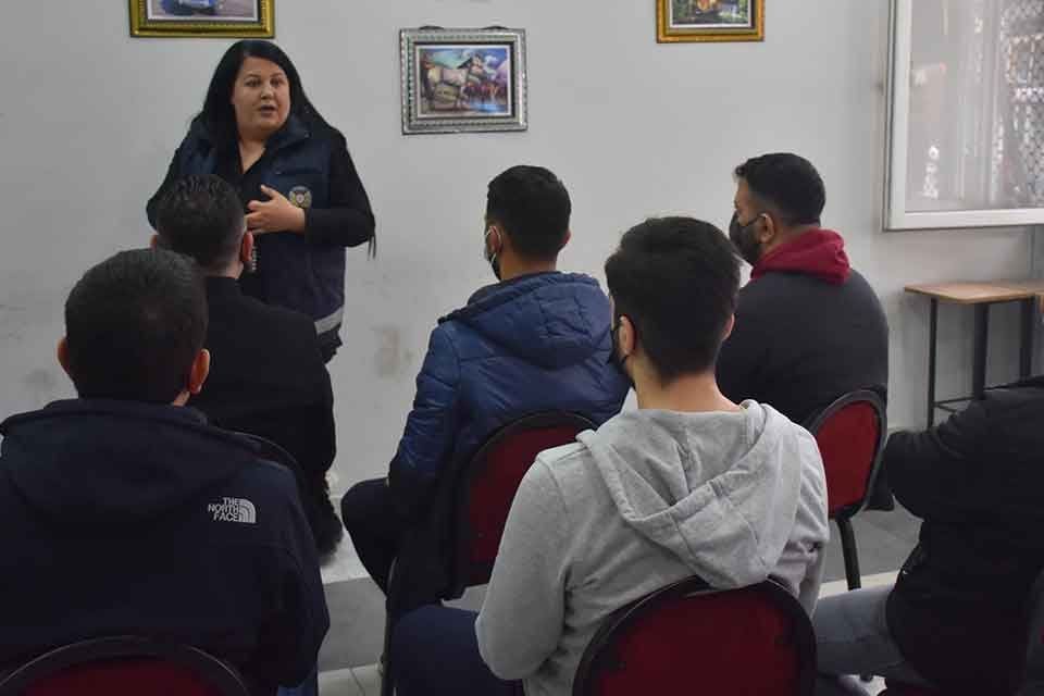 İZMİR'de şiddet g&ouml;rd&uuml;ğ&uuml; dini nikahlı eşinin ailesi tarafından 2 yaşındaki
