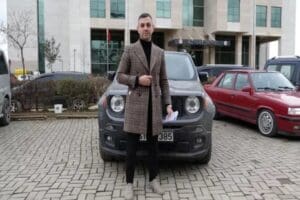 Trabzon'da, satın aldığı sıfır kilometre cipte oluşan elektronik arıza nedeniyle