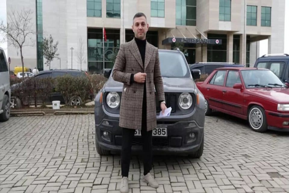 Trabzon'da, satın aldığı sıfır kilometre cipte oluşan elektronik arıza nedeniyle
