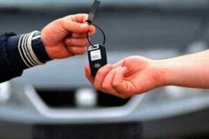 Otomotiv piyasasında dengeleri bozan 'al-sat'&ccedil;ıları engellemek i&ccedil;in otomotiv firmaları farklı