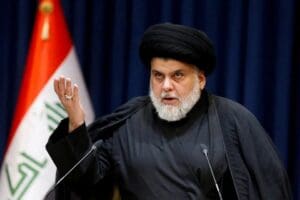 Irak'ta tansiyon,&nbsp;Sadr'ın destek&ccedil;ilerine 1 saat i&ccedil;inde geri &ccedil;ekilme &ccedil;ağrısı yapmasının