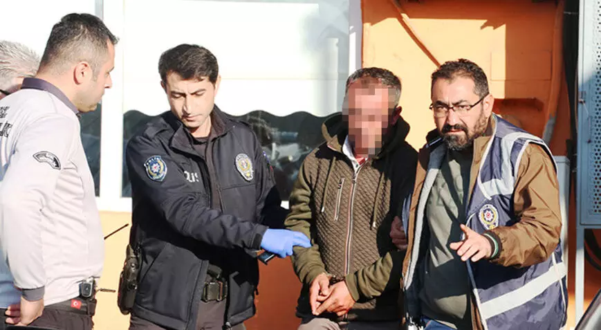 Muratpaşa Belediyesi'nde temizlik g&ouml;revlisi olarak &ccedil;alışan Salih Şahin, işine&nbsp;son&nbsp;verilince, 25