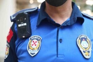 Samsun'da bir zabıta memurunun kurcaladığı tabanca ateş aldı. Kazara kendini