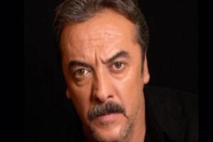 Sinema oyuncusu Mesut Akusta (57), Ankara'daki evinde ge&ccedil;irdiği beyin kanaması