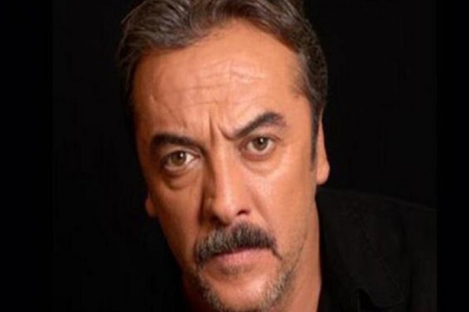 Sinema oyuncusu Mesut Akusta (57), Ankara'daki evinde ge&ccedil;irdiği beyin kanaması