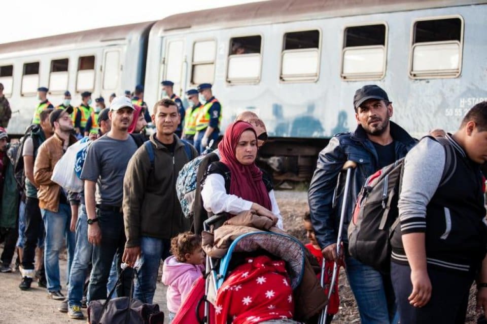 İ&ccedil;işleri&nbsp;Bakanlığı'nın kararı sonrası Suriyeli sığınmacıların bayram izinleri&nbsp;kısıtlandı. Sınır kapılarından sadece