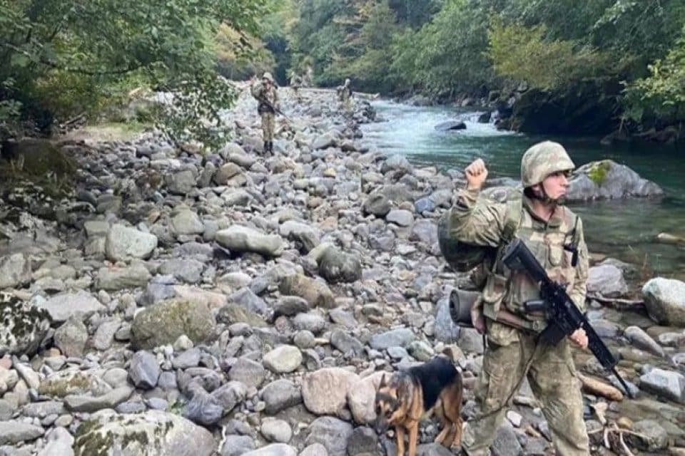 Milli Savunma Bakanlığı, T&uuml;rkiye'den Yunanistan'a ve Yunanistan'dan T&uuml;rkiye'ye yasa dışı