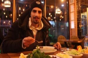 Futbolda pek az rastlanan transfer haberi İzmir'in Karabağlar il&ccedil;esinden geldi.