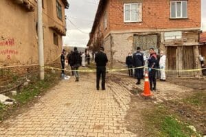 K&uuml;tahya&rsquo;da merkeze bağlı Seki&ouml;ren k&ouml;y&uuml;nde&nbsp;Emine Ak&ccedil;ay&rsquo;ın (68), evine yakın b&ouml;lgede&nbsp;par&ccedil;alanmış