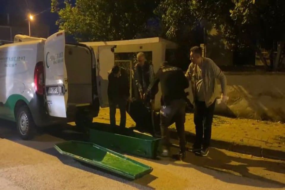 Aydın&rsquo;ın Nazilli il&ccedil;esinde, Ahmet Ok (64), evinde &ouml;l&uuml; olarak bulundu.
