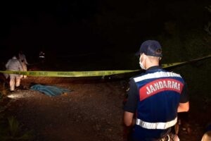 İzmir'in Bornova il&ccedil;esinde, Suriye uyruklu H&uuml;seyin Elmuhammed (55), ormanda &ouml;l&uuml;