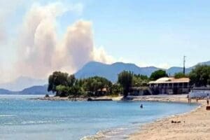 Aydın&rsquo;ın Kuşadası il&ccedil;esi karşısındaki Sisam (Samos) Adası&rsquo;nda &ouml;ğle saatlerinde başlayan