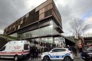 İstanbul'da Şişli Belediyesi'nde stajyer olan lise &ouml;ğrencisi Emine Sağlam, 5.
