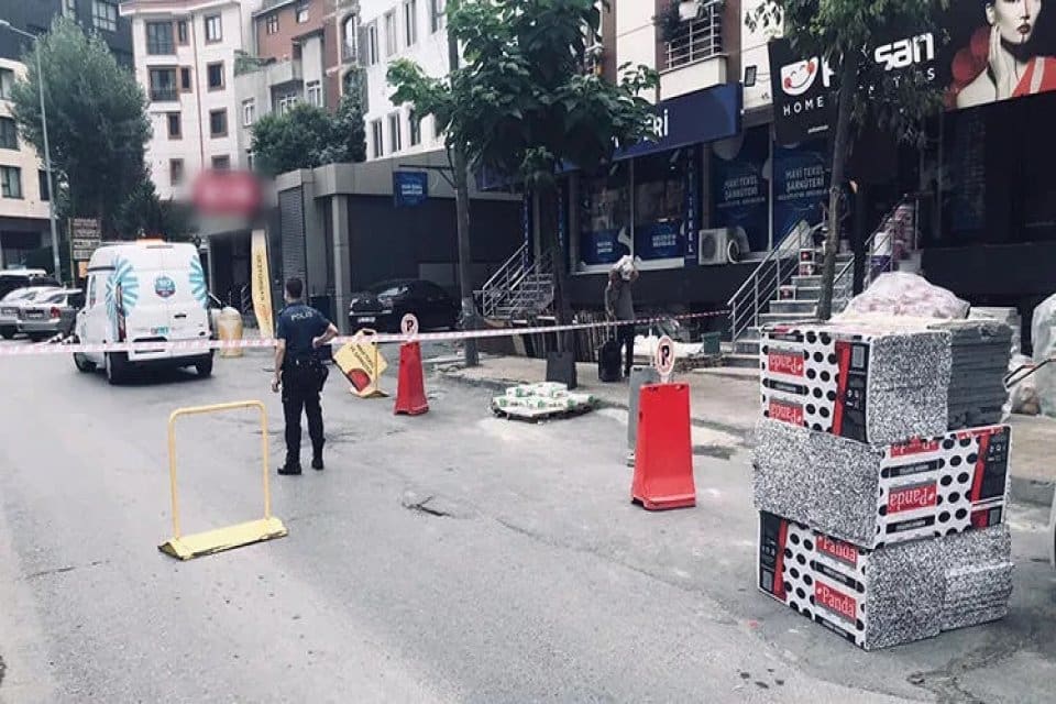 Şişli'de doğalgaz borusu patladı. Galata Deresi Caddesi yaşanan patlama nedeniyle