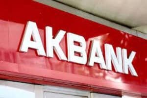 2 g&uuml;nd&uuml;r m&uuml;şterilerin erişemediği ve işlemlerin yapılamadığı Akbank'tan yeni a&ccedil;ıklama