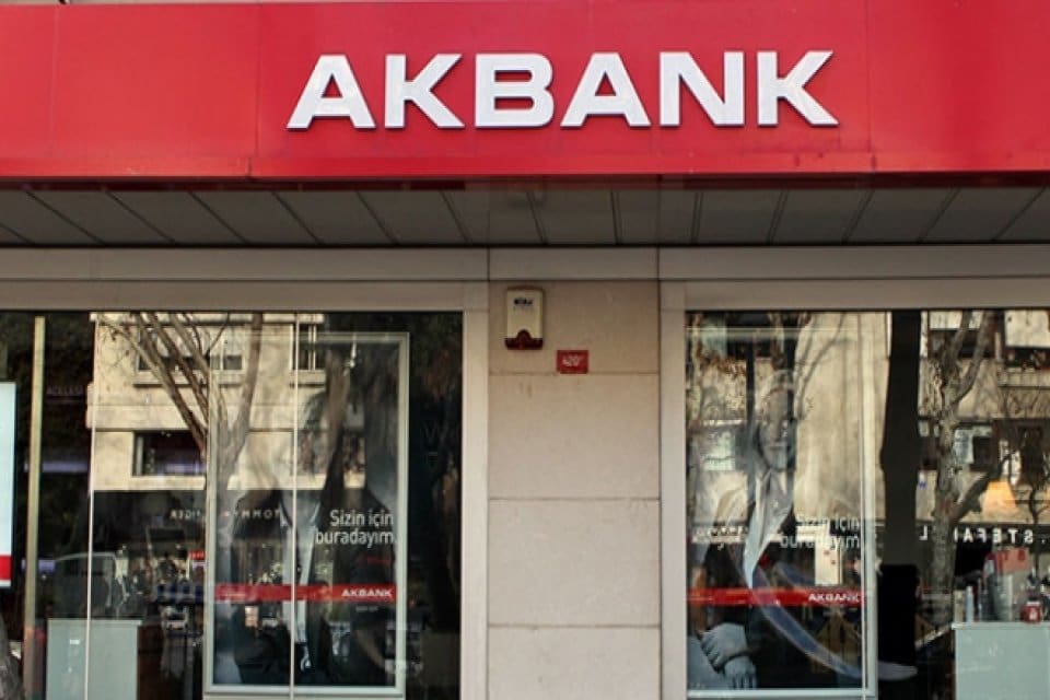 Akbank dijital bankacılık sistemlerinde salı sabahı başlayan sorun nedeniyle 43
