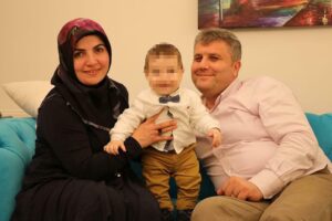 İzmir'in Bayraklı ilçesinde, annesi Fatma Kalkan (39) ile babası Mehmet