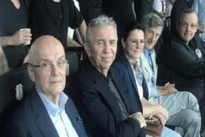 T&uuml;rkiye siyasetinin &ouml;nde gelen isimleri Beşiktaş-Fenerbah&ccedil;e derbisi i&ccedil;in Dolmabah&ccedil;e'deydi. Ali