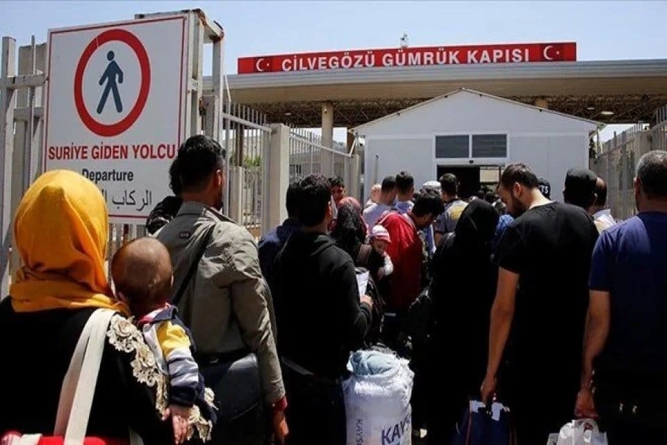 Son d&ouml;nemde siyasetin en sıcak başlığı sığınmacı tartışması. Konu bug&uuml;n