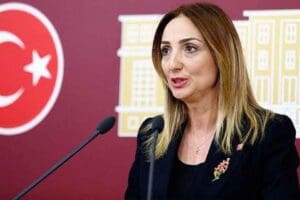 Tarikat vakfı kurucusunun 6 yaşındaki kızını 29 yaşındaki m&uuml;ridiyle evlendirmesinin