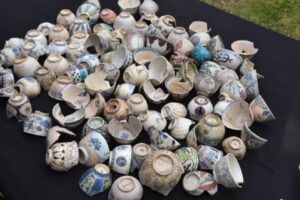 Smyrna Agorası'ndaki arkeolojik kazılarda Osmanlı D&ouml;nemi'ne ait y&uuml;zlerce K&uuml;tahya fincanı