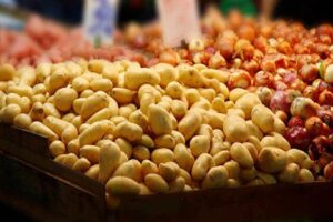 T&uuml;rkiye'de sofraların temel besin maddeleri arasında yer alan patates, soğan,