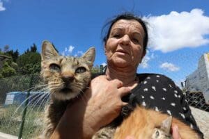 Gaziemir'in Irmak Mahallesi&rsquo;nde yaşayan 71 yaşındaki Ayşe Erta&ccedil;, 14 yıldır
