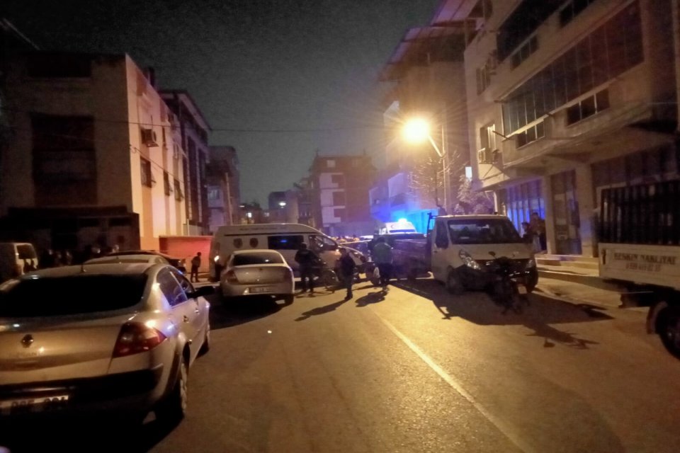 İzmir'in Bornova il&ccedil;esinde&nbsp;Suriye uyruklu Semir &Ccedil;avuş (19), kimliği belirsiz kişi