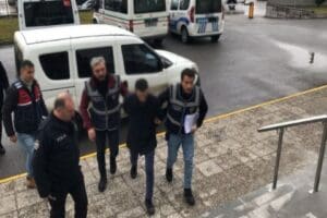 Karaman'da sokakta kadınlara sopayla saldırarak yaralayan bir kişi yapılan incelemeler