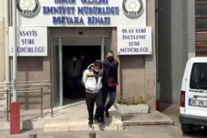 İZMİR'in Konak il&ccedil;esinde, husumetli iki grup arasında &ccedil;ıkan silahlı kavgada