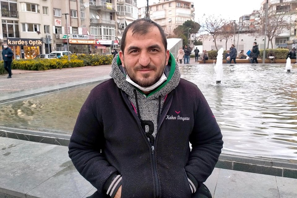 İzmir'in Karşıyaka ilçesinde, sokakta yaşayan ve çevresinde 'Aliş' olarak tanınan