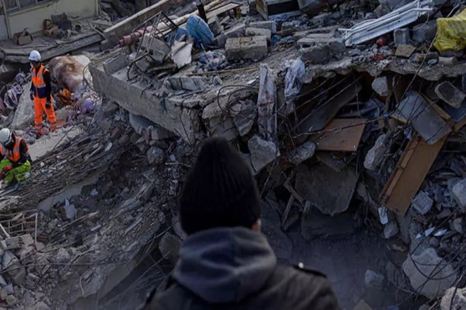 Kahramanmaraş merkezli depremlerden b&uuml;y&uuml;k oranda etkilenen Adıyaman&rsquo;da 30'dan fazla kişinin