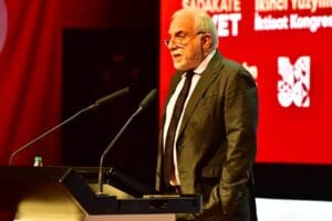 İkinci Y&uuml;zyılın İktisat Kongresi&rsquo;nin altıncı g&uuml;n&uuml;nde&nbsp; akademisyen ve uluslararası ilişkiler
