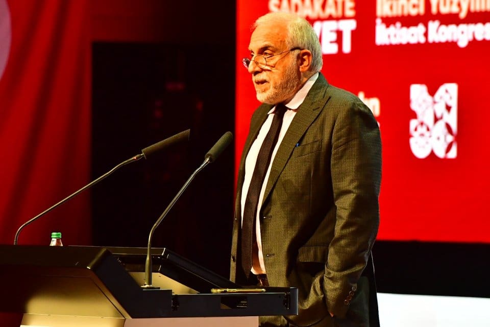 İkinci Y&uuml;zyılın İktisat Kongresi&rsquo;nin altıncı g&uuml;n&uuml;nde&nbsp; akademisyen ve uluslararası ilişkiler