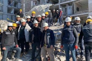 Manisa'nın Soma il&ccedil;esinde 301, Karaman'ın Ermenek il&ccedil;esinde ise 18 iş&ccedil;inin