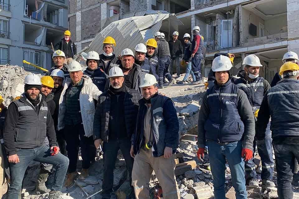 Manisa'nın Soma il&ccedil;esinde 301, Karaman'ın Ermenek il&ccedil;esinde ise 18 iş&ccedil;inin