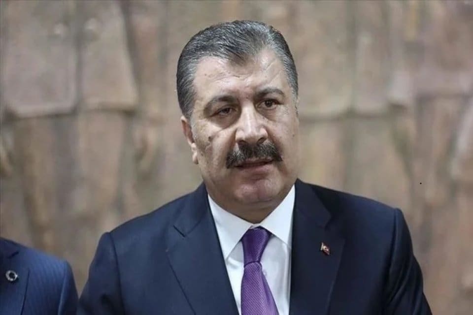 Sağlık Bakanı Fahrettin Koca, kabine toplantısı sonrası yaptığı a&ccedil;ıklamalarda Covid-19'a