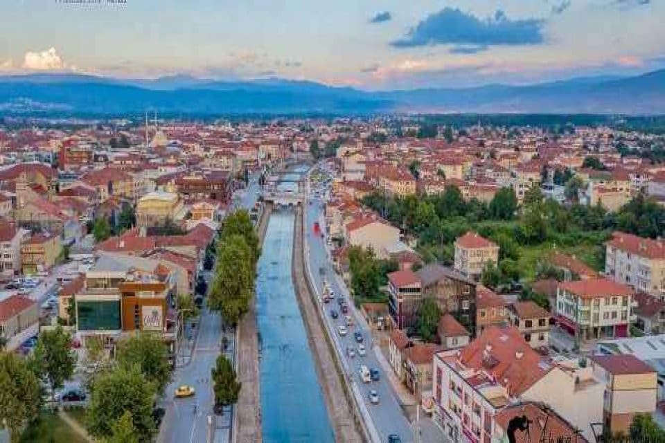 D&uuml;zce&rsquo;de ağa&ccedil; kaplama fabrikasında yangın &ccedil;ıktı. Yangın fabrikanın yanında bulunan