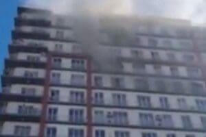 İstanbul Esenyurt&rsquo;ta bulunan bir rezidansta hen&uuml;z bilinmeyen nedenle yangın &ccedil;ıktı.
