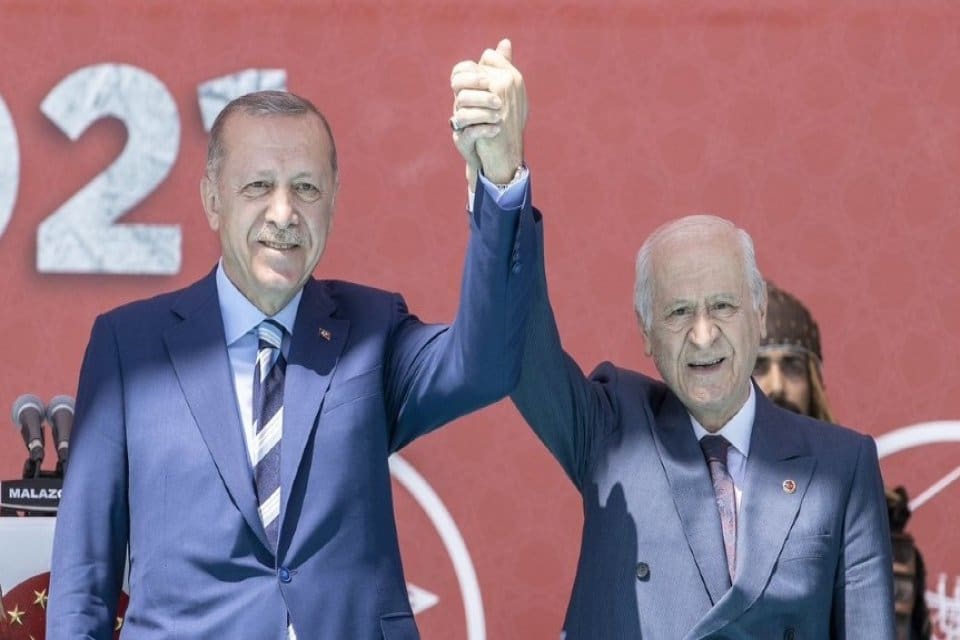 MetroPOLL Araştırma, son se&ccedil;im anketi sonu&ccedil;larını yayımladı. Anket sonu&ccedil;larına g&ouml;re,