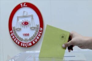 &Ouml;mer &Ouml;nhon, "Siyasi partilerimizin neredeyse tamamı Suriyelileri geri g&ouml;ndereceklerini s&ouml;yl&uuml;yorlar,