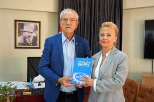 CHP İzmir Milletvekili Kani Beko, İzmir Gazeteciler Cemiyeti Başkanı Dilek