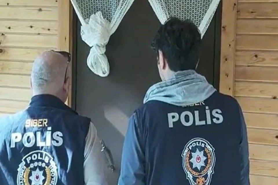 Ankara merkezli 11 ilde d&uuml;zenlenen eş zamanlı operasyonda, &uuml;lke genelinde