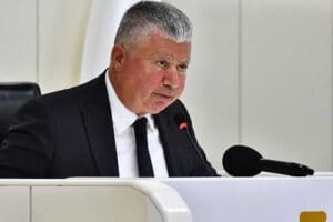 Buca Metrosu'nun temel atma t&ouml;reninde konuşan İzmir B&uuml;y&uuml;kşehir Belediye Başkanı