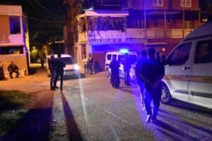 Adana'da bir gencin ağır yaralandığı silahlı &ccedil;atışmanın, sosyal medyada k&uuml;f&uuml;rleşme