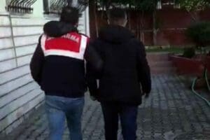 İZMİR'de, sosyal medya hesapları &uuml;zerinden ter&ouml;r &ouml;rg&uuml;t&uuml; PKK/KCK'yı &ouml;vd&uuml;ğ&uuml; belirlenen